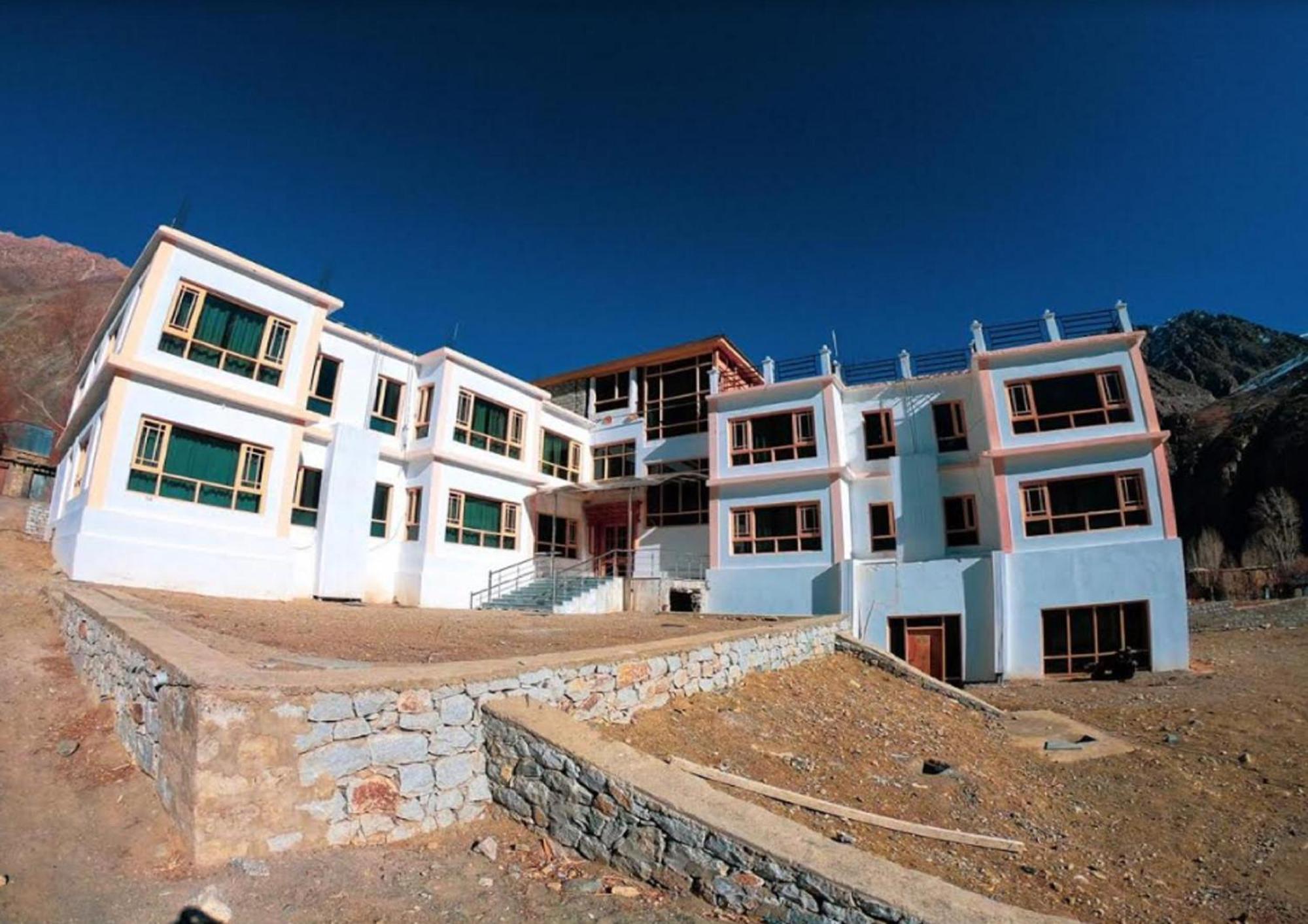 The Nun-Kun Residency Kargil Hotell Exteriör bild